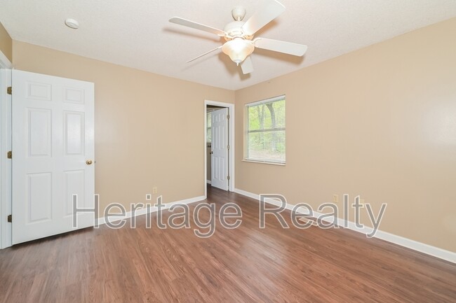 Building Photo - 5600 Outer Dr