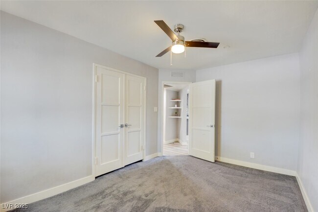 Building Photo - 1056 E Oakey Blvd