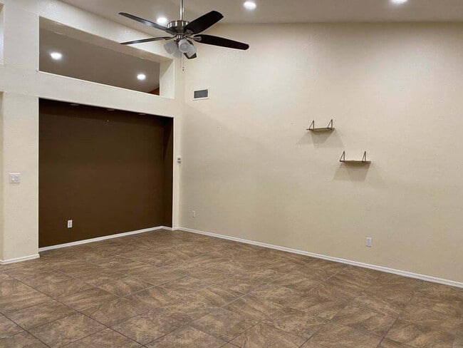 Building Photo - 870 N Madrid Ln