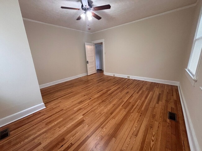 Building Photo - 2 Bedrooms- 1 Bathroom- House in Rockmart!