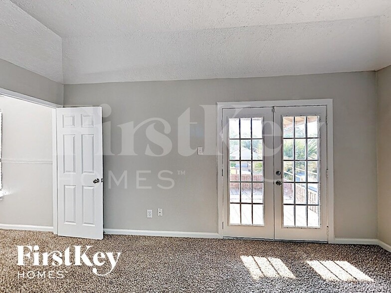 Building Photo - 2106 Hazyknoll Ln