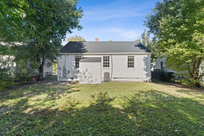 Building Photo - 115 S Holly Ave