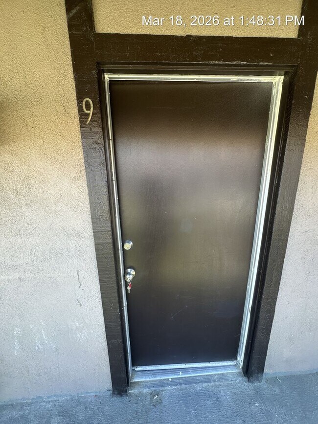 Building Photo - Charming upstairs unit rent ready! Newly remodeled!!