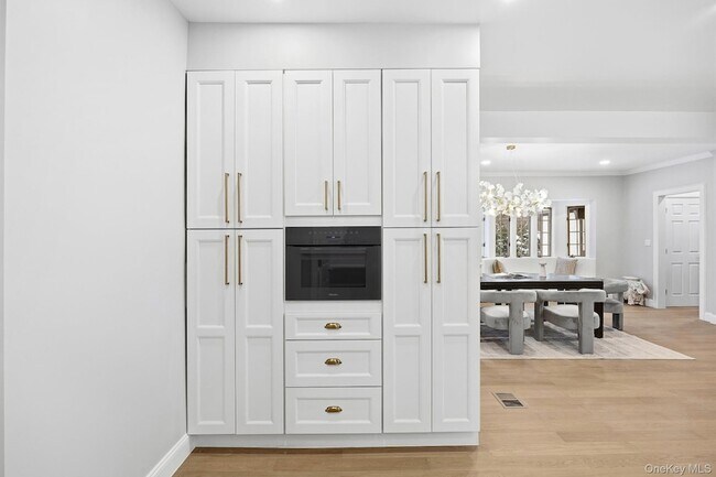 Building Photo - 2 Wynmor Rd