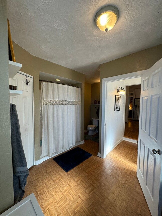 Building Photo - Coming soon! Stylish 3 Bedroom 1.5 Bathroo...