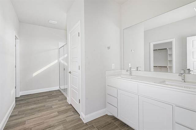 Building Photo - 2205 Redwing Dr