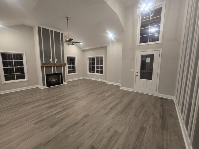 Building Photo - 1 Month Free Rent! Jasper New Construction...