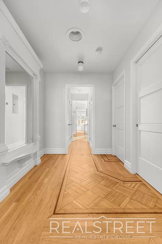 Building Photo - Stunning 1 bed in Crown Heights Brownstone...