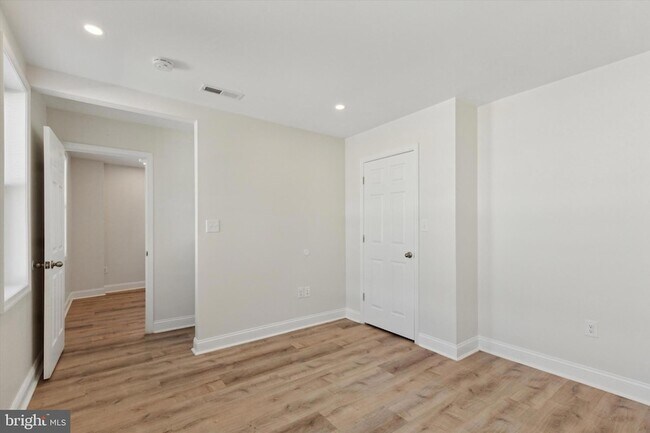 Building Photo - 137 E Spring Ave