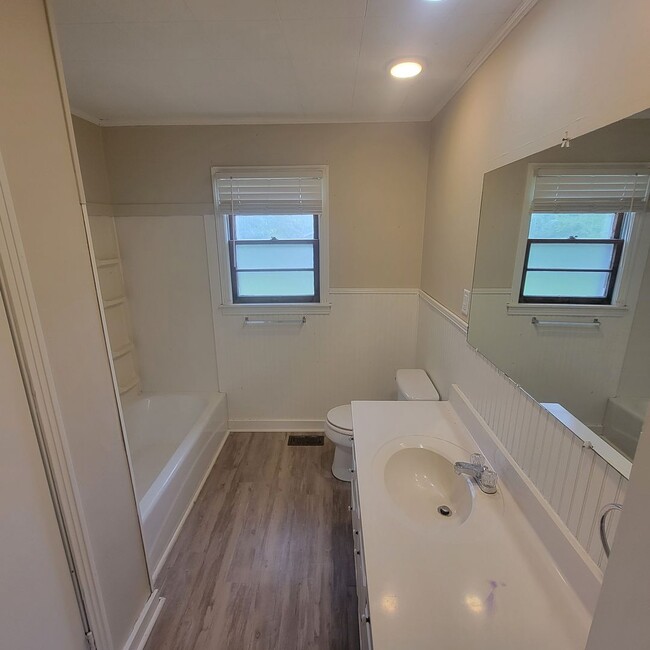 Building Photo - 4 Bedroom, 2 Bathroom Single Family Home-$...