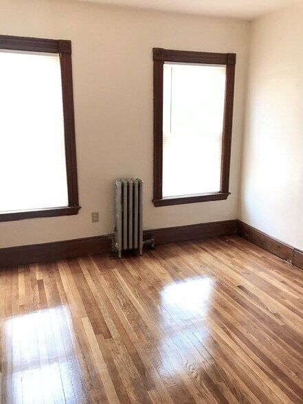 Building Photo - 336 Centre St