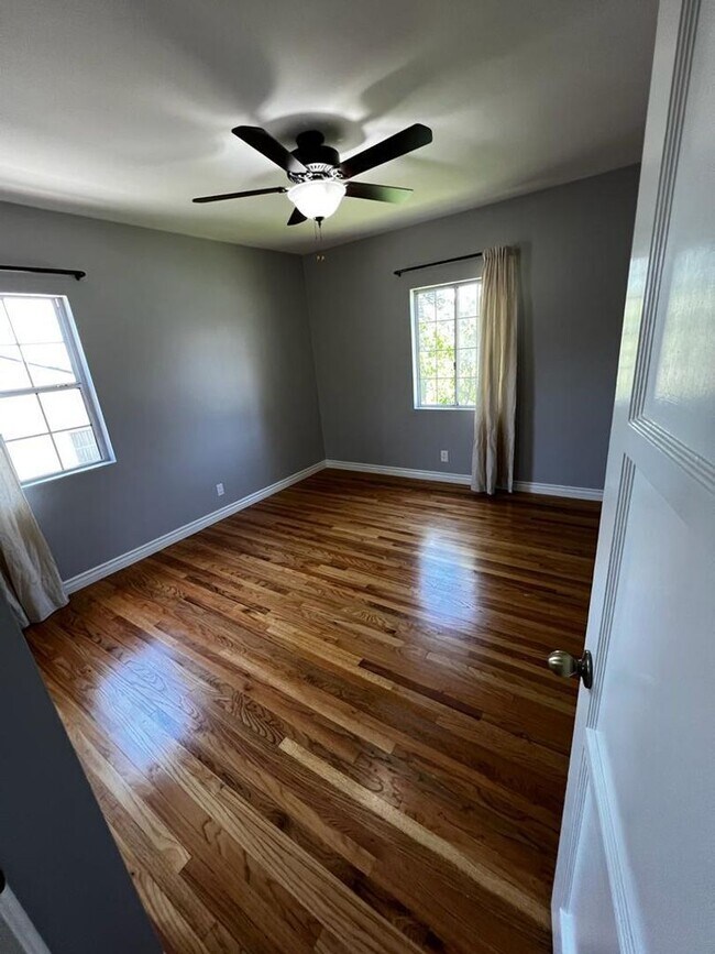 Building Photo - Beautiful 3 bed 2.5 Bath House- La Crescenta/Glendale