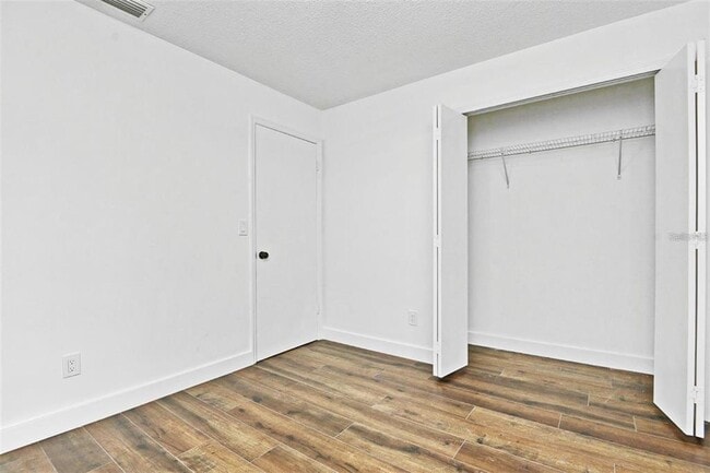 Building Photo - 112 Hillcrest Dr