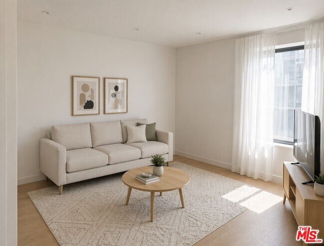 Building Photo - 904 S New Hampshire Ave