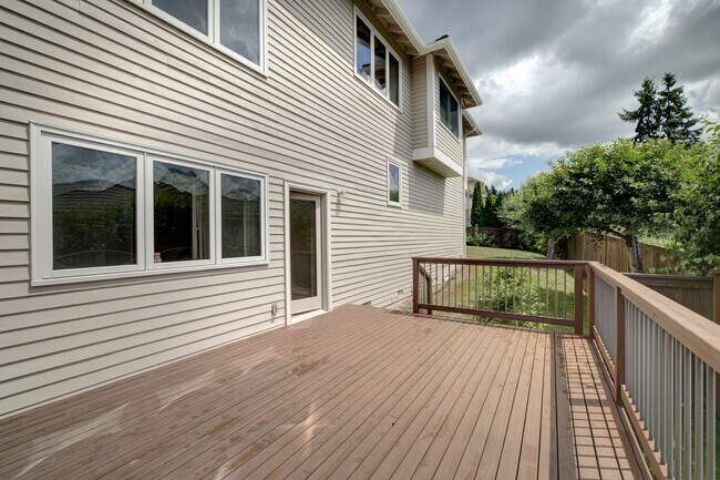 Building Photo - 5bd/3.5ba Bellevue House