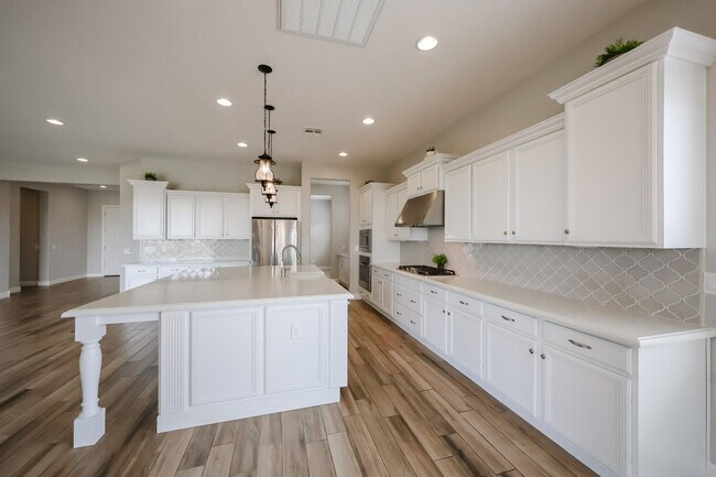 Building Photo - 1424 E Pedro Rd