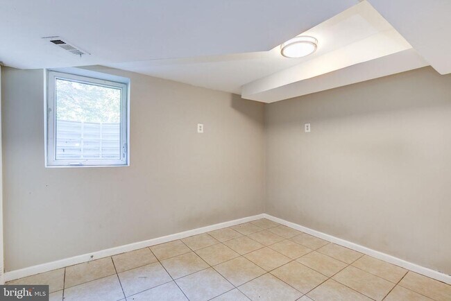Building Photo - 3205 Henderson Ave