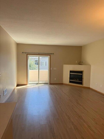 Building Photo - 6886 Meadow Grass Ln S