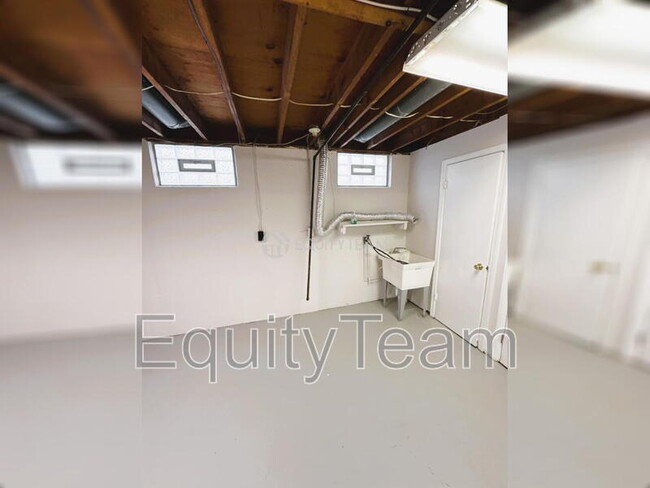 Building Photo - 10920 Crystalhill Ct