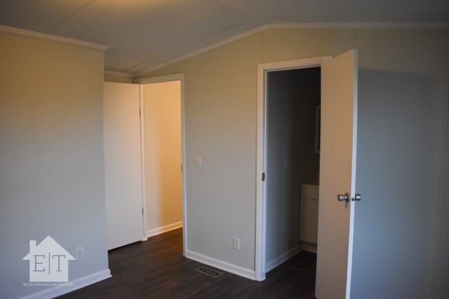 Building Photo - 38 Rolandale Ln