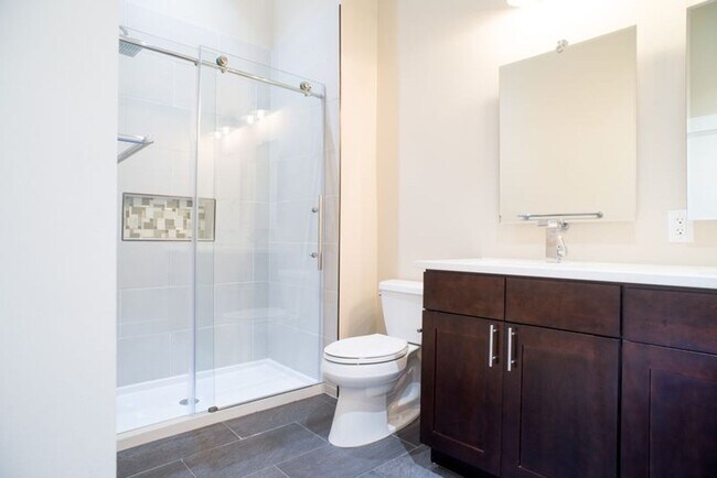 Building Photo - Incredible penthouse available!  Available Now