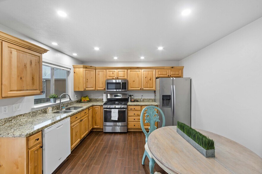 Building Photo - 7102 N Mohican Dr