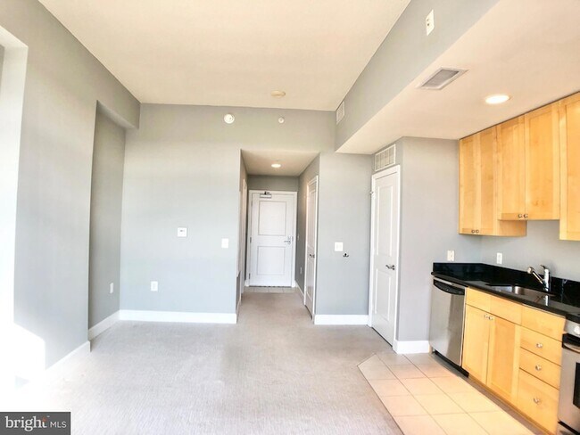 Building Photo - 3600 S Glebe Rd