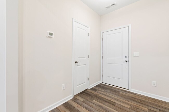 Building Photo - Modern & Charming 3-Bedroom Townhome in Durham!