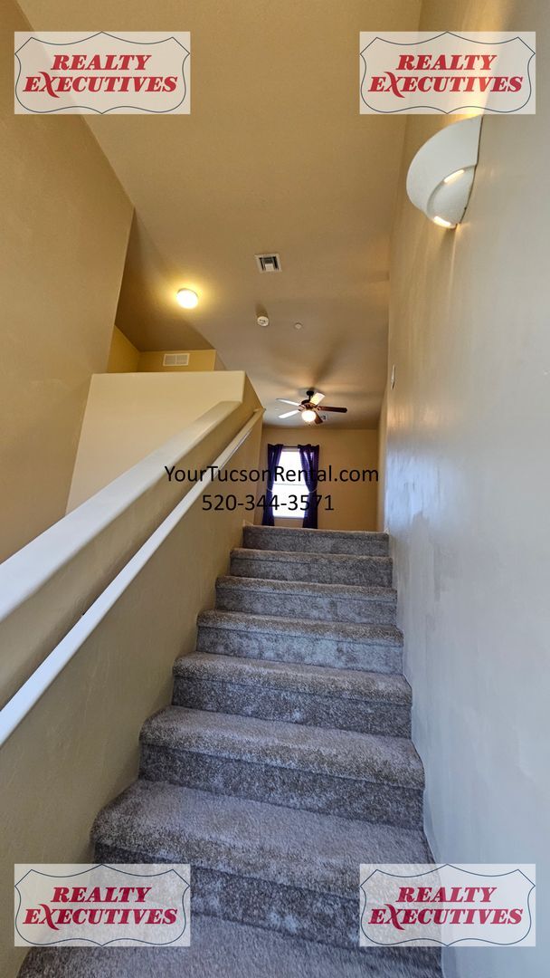 Building Photo - Wentworth Rd South - 4 Bedrooms 2.5 bathrooms, 3 car garage and large fenced yard