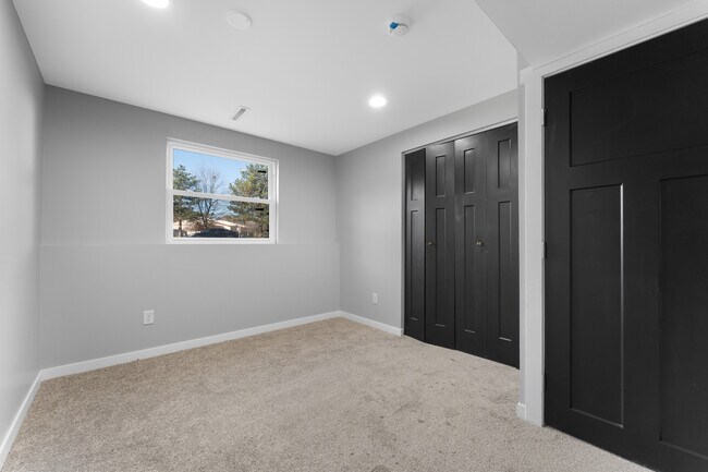 Building Photo - 2N359 Mildred Ave