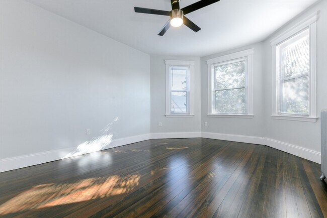 Building Photo - 107 Harrishof St