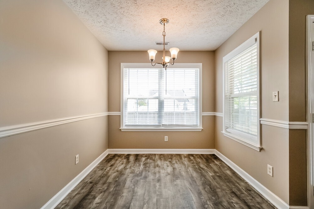 Building Photo - 1625 Beaconcrest Cir