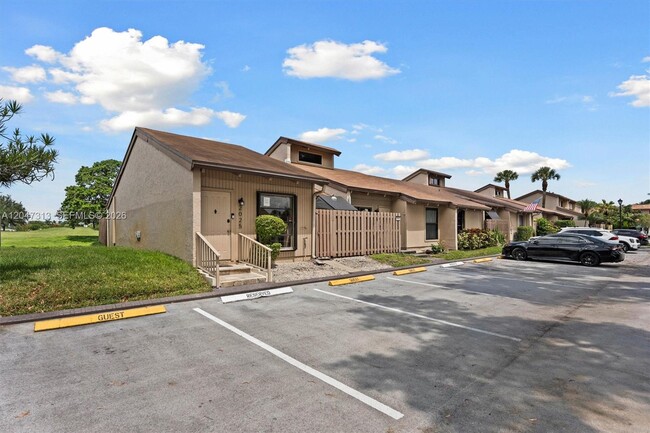 Building Photo - 2025 SW 82nd Ave