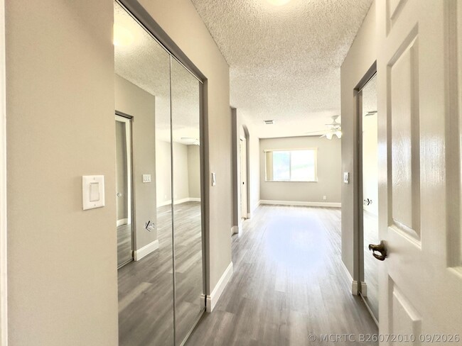 Building Photo - 1118 Fosters Mill Dr