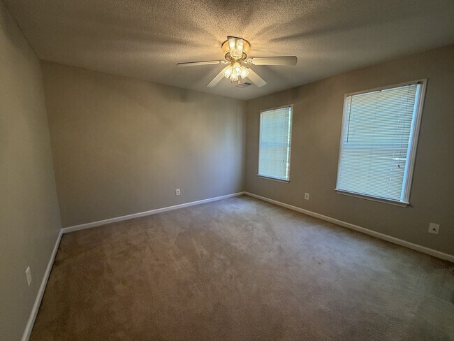 Building Photo - 230 Clinton Crossing Dr