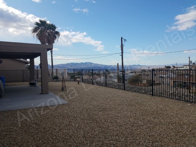 Building Photo - BEAUTIFUL RV GARAGE HOME