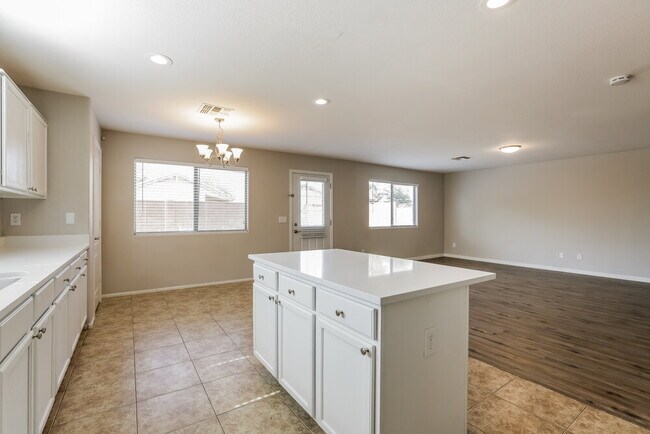 Building Photo - 4123 E Azurite Rd