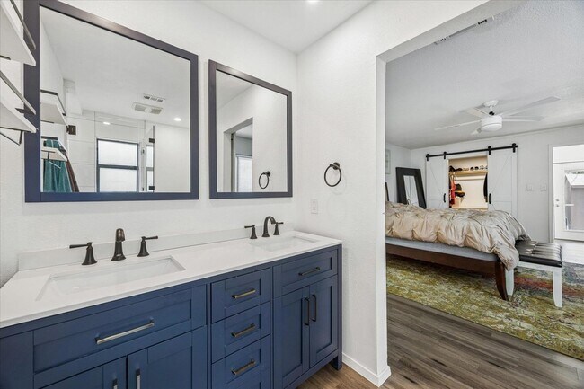 Building Photo - 908 Riddlewood Dr