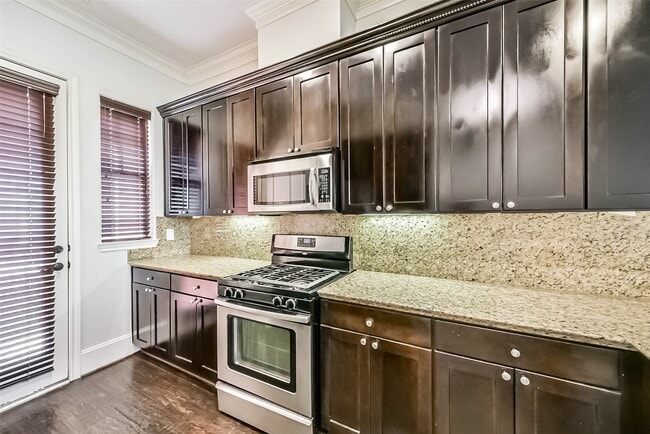 Building Photo - 1049 W 22nd St