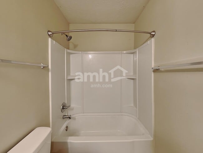 Building Photo - 7161 Lakeland Trails Blvd