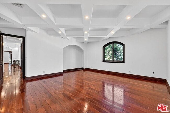 Building Photo - 4536 Vanalden Ave