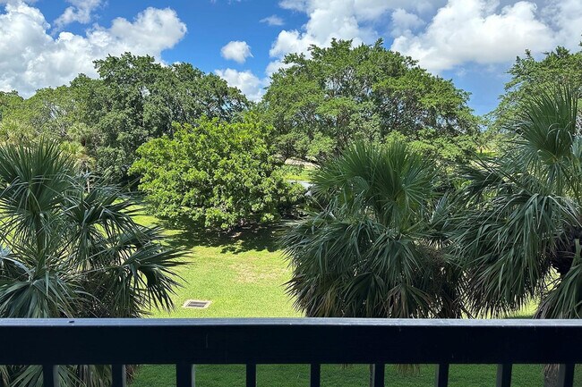 Building Photo - 2480 Presidential Way