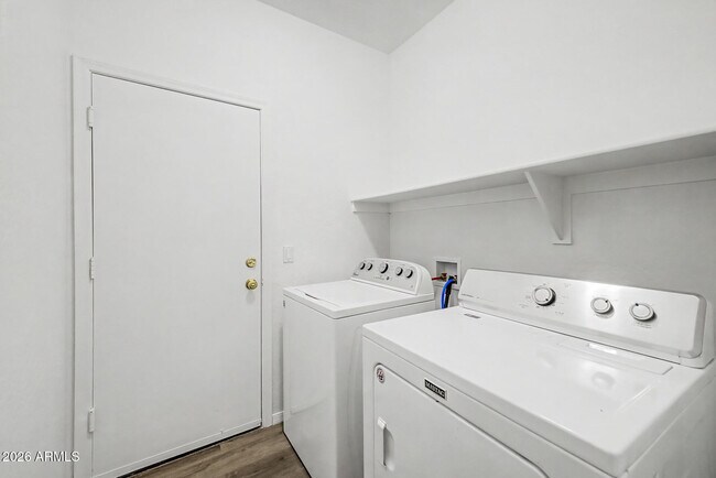 Building Photo - 4255 E Cherry Hills Dr