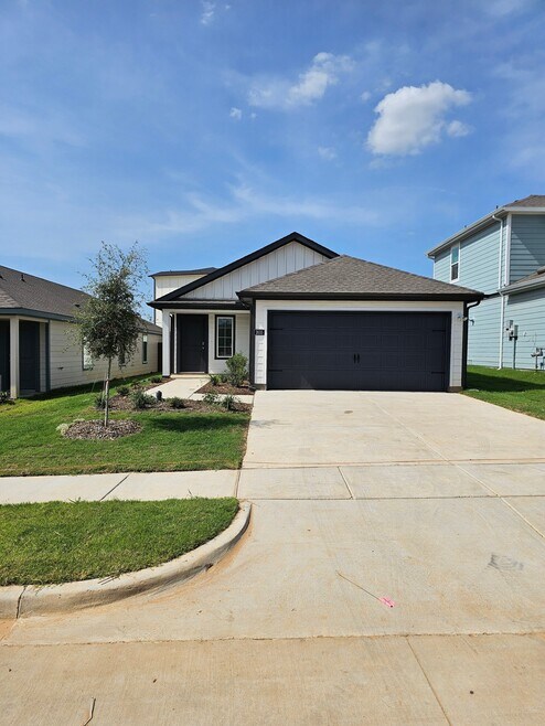Building Photo - 1635 Blaire Dr