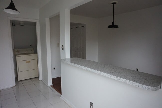 Building Photo - Charming 3 Bedroom/1 Bathroom Townhome in East Baltimore, MD!