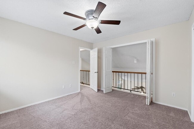 Building Photo - 15905 De Peer Ave