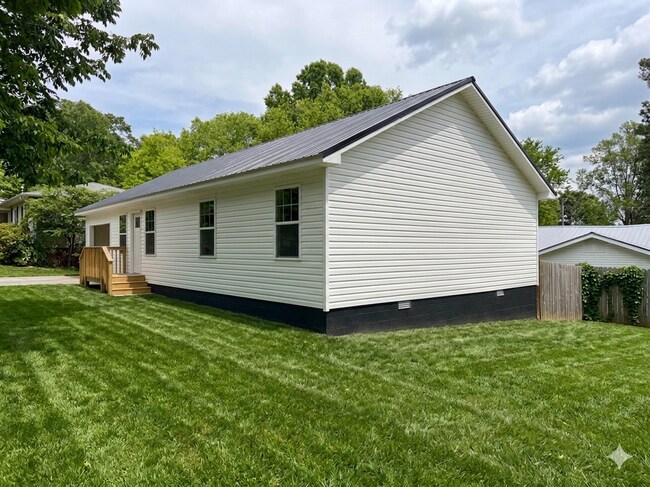 Building Photo - 1332 Paden Dr