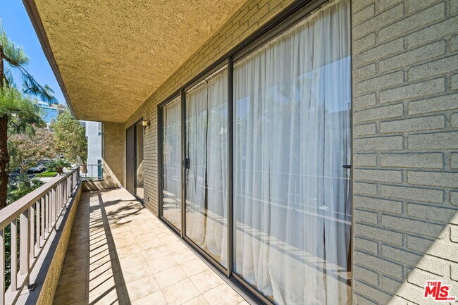 Building Photo - 1210 Kings Rd