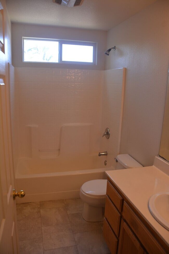 Building Photo - 5163 Tehachapi Way