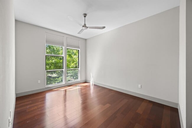 Building Photo - 1320 Robert Browning St